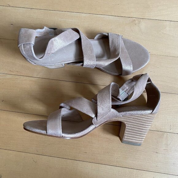 EILEEN Fisher "Patsy" Light Gold Block Heel Sandal - Picture 5 of 9